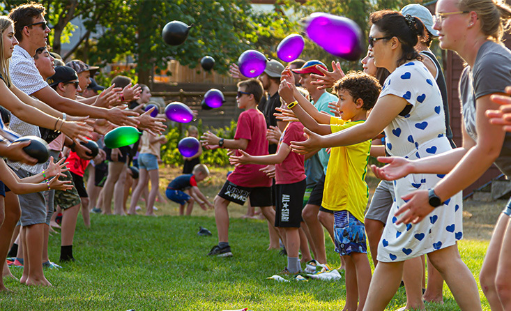 Water Balloon Toss, line of up players